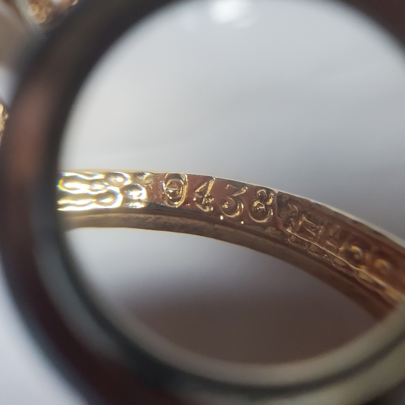 Faux gold brooch - Picture 4 of 4